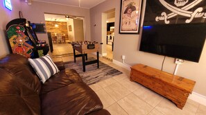 Smart TV, videojuegos, futbolito y libros 