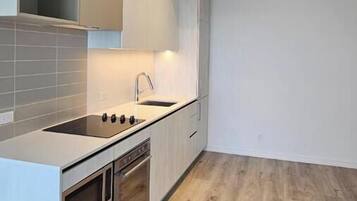 冰箱、微波炉、烤箱、炉灶