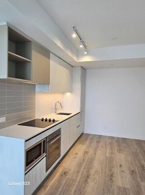 冰箱、微波炉、烤箱、炉灶