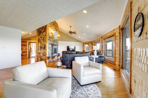 Panoramic Mtn Views: Spacious Tennessee Home!