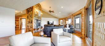 Panoramic Mtn Views: Spacious Tennessee Home!