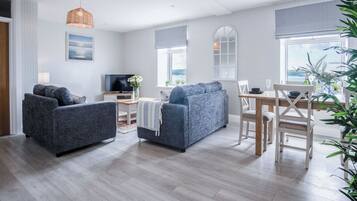 Apartment (2 Bedrooms) | Wohnbereich