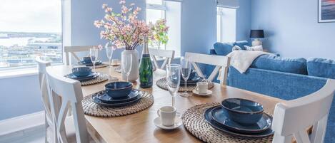 32-英寸智能电视(配备有线频道)