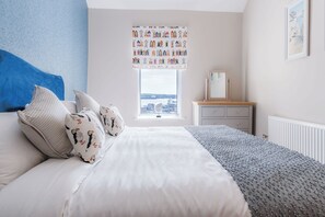 2 bedrooms, premium bedding, iron/ironing board, bed sheets - Harbour Heights - 2 Bed Apartment - Milford Haven (Milford Haven)