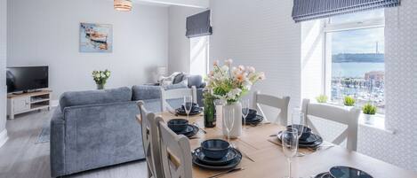 Lägenhet (2 Bedrooms) | Vardagsrum | Smart-tv