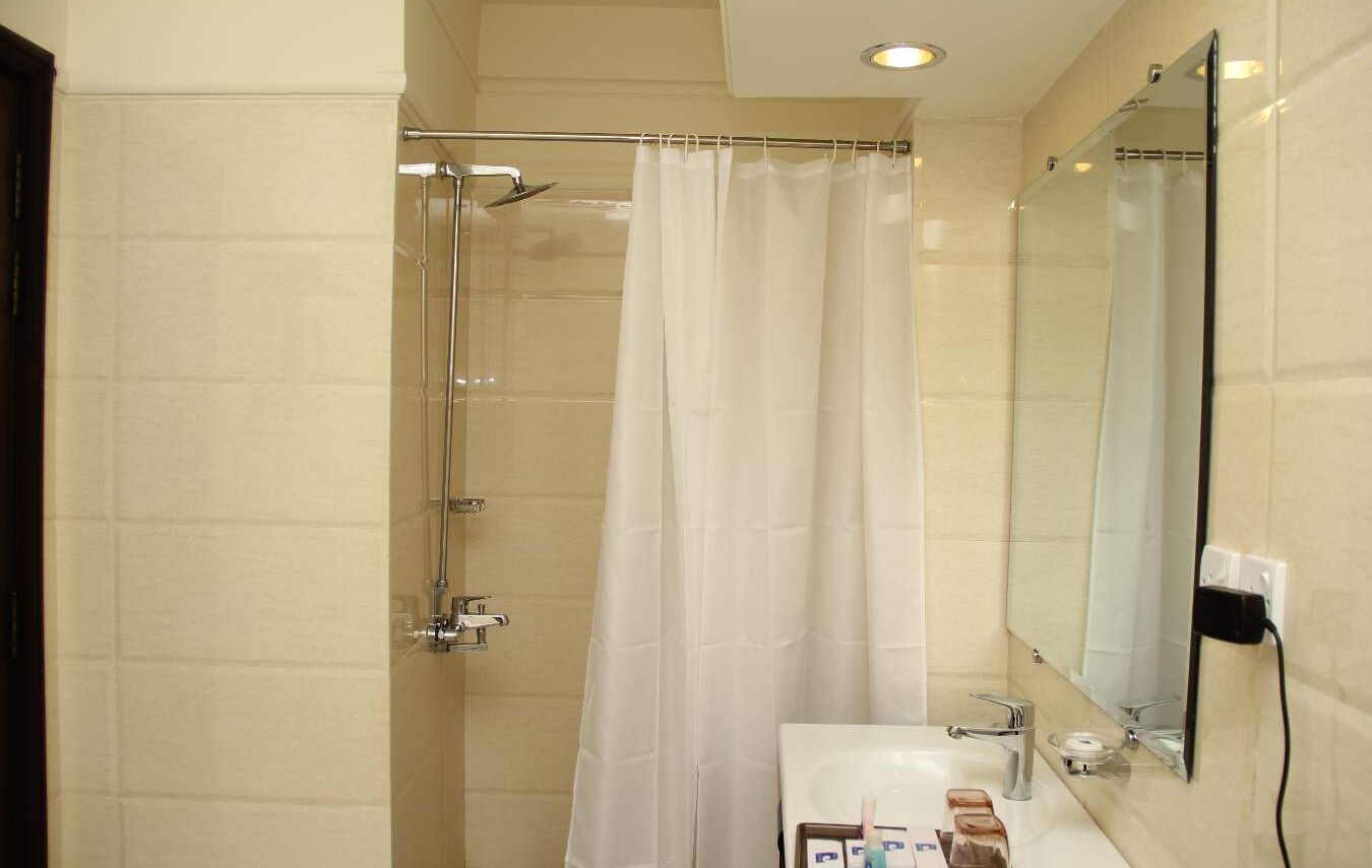 Deluxe Room | Bathroom | Slippers