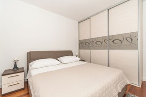 2 bedrooms, desk, iron/ironing board, free WiFi - Apartment Nike, Family-friendly property 15 minutes walking to the center. (Split)