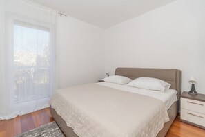 2 bedrooms, desk, iron/ironing board, free WiFi - Apartment Nike, Family-friendly property 15 minutes walking to the center. (Split)