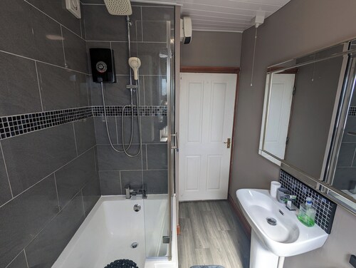 The Apartment at Chalk House - 2 Bedrooms - 2 Double Beds - 1 Single Bed - 1 Cot