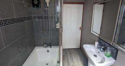 The Apartment at Chalk House - 2 Bedrooms - 2 Double Beds - 1 Single Bed - 1 Cot