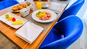 Free daily buffet breakfast
