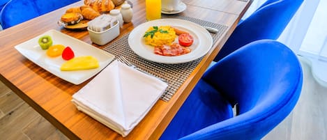 Café da manhã com buffet grátis todos os dias