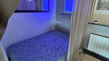 1 bedroom, bed sheets