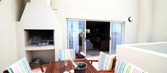 Nomad’s Home - 2BR + Large Balcony - CBD - 100Mbps Fibre Internet