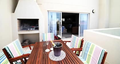Nomad’s Home - 2BR + Large Balcony - CBD - 100Mbps Fibre Internet