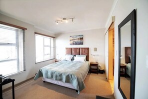 2 chambres, bureau, fer et planche à repasser, Wi-Fi gratuit