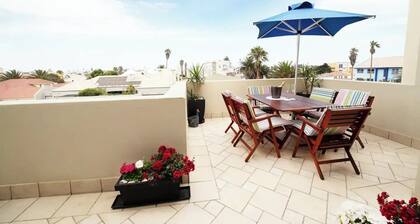 Nomad’s Home - 2BR + Large Balcony - CBD - 100Mbps Fibre Internet