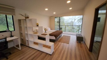 고급 침구, 셀렉트 컴포트 침대, 각각 다른 스타일의 인테리어, 책상