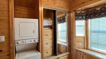 1 bedroom, internet, bed sheets