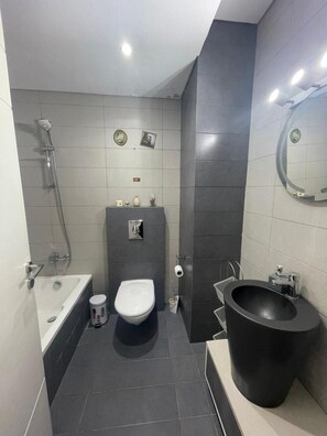 House | Bathroom | Separate tub and shower, deep soaking tub, hair dryer, towels - 2 Bed Flat - Sleeps 6 - Pets - Pool - Smoking (Ain Saadeh)