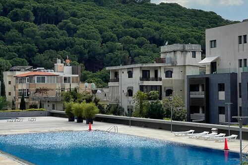 2 Bed Flat - Sleeps 6 - Pets - Pool - Smoking