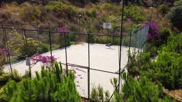 Maison | Terrain de sport