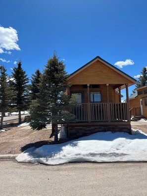 Exterior - Cabins by Panguitch Lake: Where Rustic Charm Meets Amazing Fishing! (Panguitch)