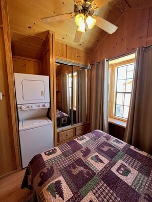1 bedroom, Internet, bed sheets - Cabins by Panguitch Lake: Where Rustic Charm Meets Amazing Fishing! (Panguitch)