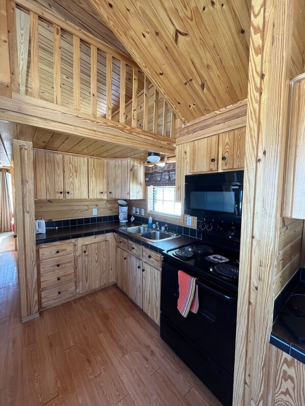 Refrigerador, microondas, horno, cafetera/tetera