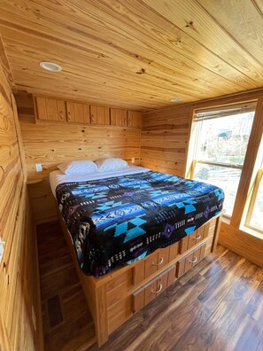 1 bedroom, internet, bed sheets