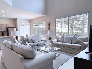 テレビ、テレビゲーム、DVD プレーヤー、テーブルサッカー台