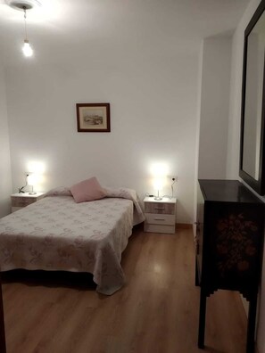 4 bedrooms, iron/ironing board, WiFi, bed sheets - Espacioso Piso con Terraza en la Macarena (Sevilla)