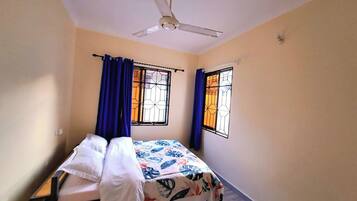 2 quartos, ferros/tábuas de passar roupa, Wi-Fi, roupa de cama