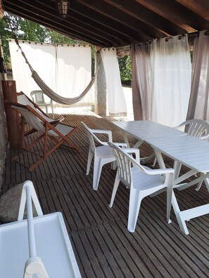 Outdoor dining - Casa das Vinhas Casa de Quinta, Tranquila e Acolhedora. Aceitam-se Animais (Fornos de Algodres)