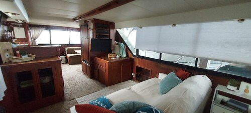 Relaxing Live-Aboard Boat Moored in Seattle's Famous Lake Union