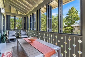 Outdoor dining - Rosemary's Pineapple Cottage & Carriage House | Communal Beach & Pool Access (Rosemary Beach)