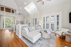 Tv, dvd-afspiller, videobibliotek