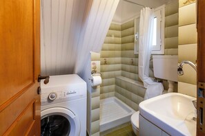 Appartement Ville, 1 grand lit et 1 canapé-lit | Salle de bain