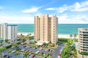 Lägenhet - flera sängar (Breath-taking beachfront condo with p) | Parkering