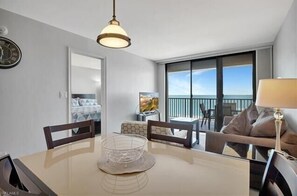 Dining - Breath-taking Beachfront Condo With Pool/spa/views (Marco Island)