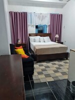 Luxury Single Room | Premium bedding, pillowtop beds, in-room safe, blackout drapes