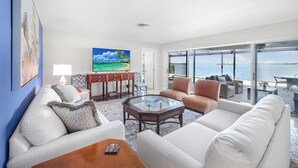 Unclassified image, 3 of 40, button - 451 Pepperwood Court (Marco Island)