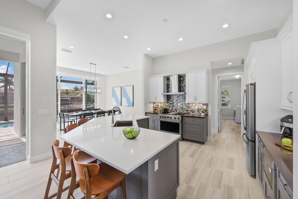 獨棟房屋, 多張床 (2024 Monsterrat model waterfront home) | 私人廚房