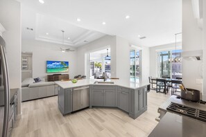 Maison, plusieurs lits (1065 Bonita Court) | Cuisine privée