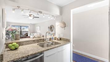 Condo, Multiple Beds (Central condo with pool and short wal) | Private kitchen