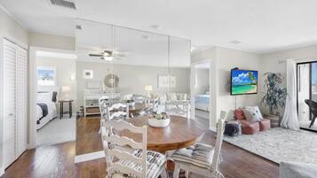 Condo, Multiple Beds (Central condo with pool and short wal) | Dining