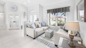 Huis, meerdere bedden (Coastal home with pool/spa and steps ) | Woonruimte