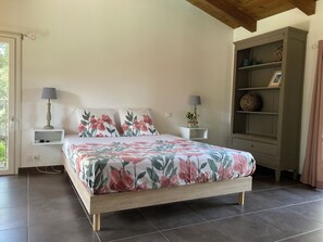 2 bedrooms, desk, iron/ironing board, travel cot