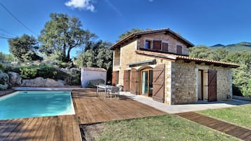Piscine extérieure, piscine chauffée