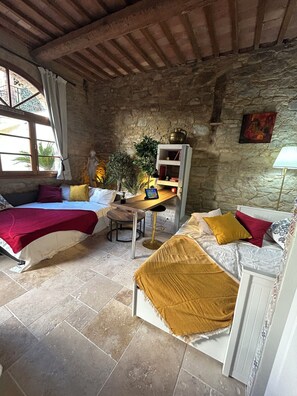 2 soverom, strykejern/-brett, wi-fi og sengetøy